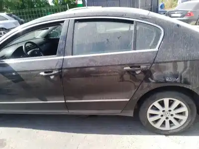 Recambio de automóvil de segunda mano de PUERTA TRASERA IZQUIERDA para VOLKSWAGEN PASSAT B6 (3C2)  referencias OEM IAM   