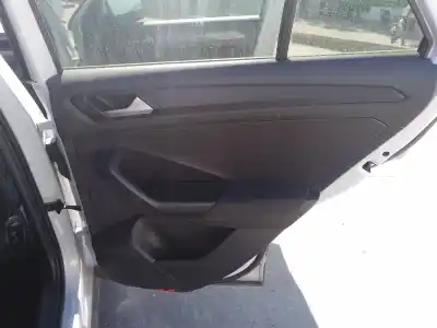 Автозапчасти б/у ОБИВКА ЗАДНЕЙ ПРАВОЙ ДВЕРИ за VOLKSWAGEN TROC D11 BASIS ссылки OEM IAM 2GA867212B  
