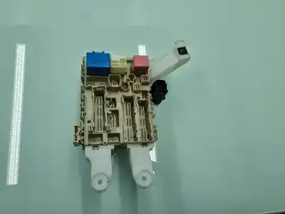 Pezzo di ricambio per auto di seconda mano SCATOLA RELÈ/FUSIBILI per TOYOTA VERSO (AUR2/ZGR2)  Riferimenti OEM IAM 827300F320  