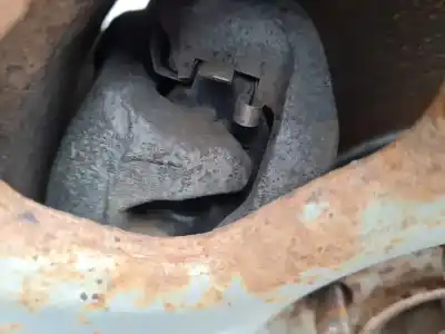 Автозапчастина б/у передній правий гальмівний супорт для nissan navara pick-up (d40m) 2.5 dci diesel cat посилання на oem iam 