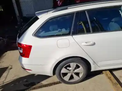 Автозапчастина б/у право задне крило (різ) для skoda octavia combi (5e5) active 116 cv / 85 kw посилання на oem iam   