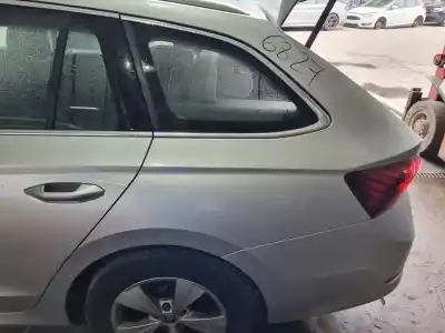 Автозапчасти б/у заднее левое крыло (обрезано) за skoda octavia combi (nx5) ambition 116 cv / 85 kw ссылки oem iam 