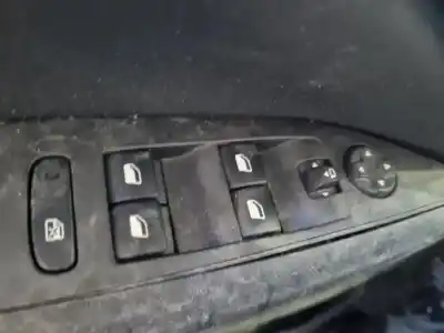 Автозапчасти б/у выключатель левого переднего окна за opel crossland x business elegance 130 cv / 96 kw ссылки oem iam 