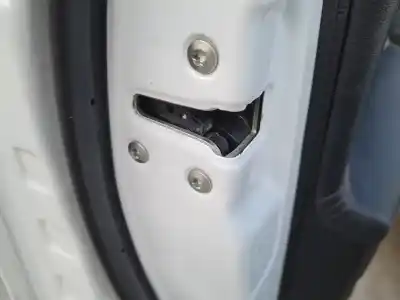 Pezzo di ricambio per auto di seconda mano serratura porta anteriore sinistra per kia sportage emotion 4x2 riferimenti oem iam 