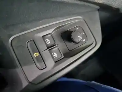 Автозапчасти б/у выключатель левого переднего окна за volkswagen caddy (sbb/sbj) kombi 102 cv / 75 kw ссылки oem iam 