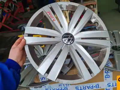 Автозапчасти б/у КОЛПАЧКИ ​​СТУПИЦЫ за VOLKSWAGEN CADDY (SBB/SBJ)  ссылки OEM IAM 5TA601147B  