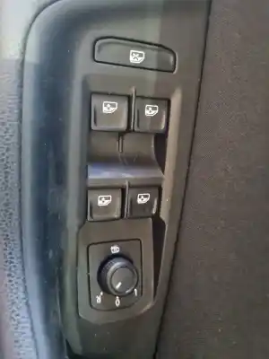 Автозапчастина б/у передні вікний вмикач для volkswagen passat variant (cb5) passat 150 cv / 110 kw посилання на oem iam 