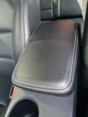 Peça sobressalente para automóvel em segunda mão apoio de braço consola central por mercedes-benz clase b (w246) b 180 cdi be (246.200) 109 cv / 80 kw referências oem iam 