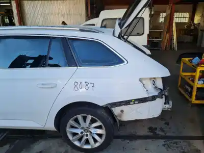 Peça sobressalente para automóvel em segunda mão guarda-lamas traseiro esquerdo (corte) por skoda superb iii ranchera familiar (3v5) 2.0 tdi referências oem iam 