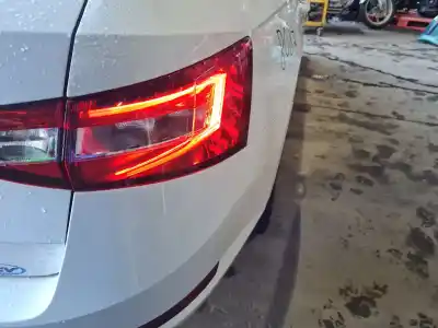 Peça sobressalente para automóvel em segunda mão farolim traseiro direito por skoda superb iii ranchera familiar (3v5) 2.0 tdi referências oem iam 3v9945208a