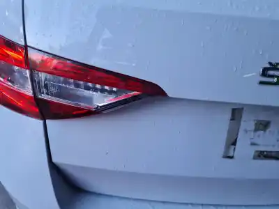 Peça sobressalente para automóvel em segunda mão farolim interior traseiro esquerdo por skoda superb iii ranchera familiar (3v5) 2.0 tdi referências oem iam 3v9945307b