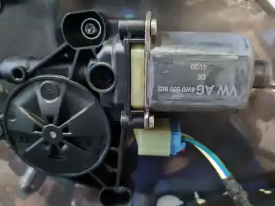 Pièce détachée automobile d'occasion léve glace avant droit pour audi a4 b9 avant (8w5, 8wd) 30 tdi mild hybrid références oem iam 8w0959802