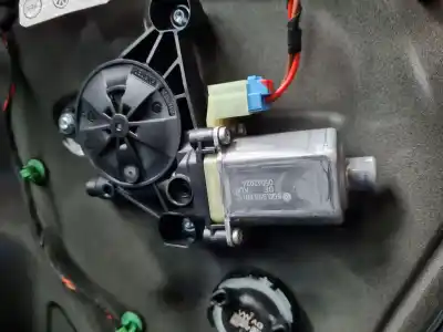 Pezzo di ricambio per auto di seconda mano ALZACRISTALLI ANTERIORE DESTRO per VOLKSWAGEN TOURAN (5T1) Advance BMT Riferimenti OEM IAM 5TA837462A  