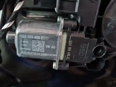 Pezzo di ricambio per auto di seconda mano ALZACRISTALLI POSTERIORE DESTRO per VOLKSWAGEN TOURAN (5T1) Advance BMT Riferimenti OEM IAM 5TA839462B  