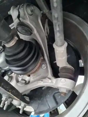 Автозапчасти б/у ПЕРЕДНЯЯ ПРАВАЯ КУЛАЧКА за VOLKSWAGEN TOURAN (5T1) Advance BMT ссылки OEM IAM 5Q0407254C  