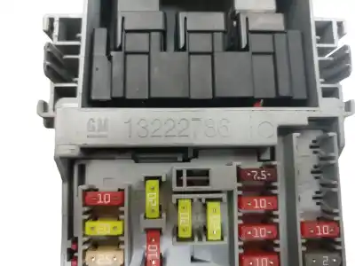 Second-hand car spare part fuse box unit for opel insignia a sedán (g09) 2.0 cdti (69) oem iam references 13222786  