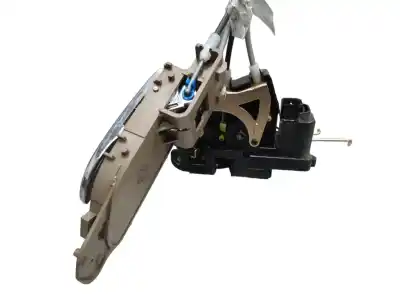 Second-hand car spare part front right door lock for ssangyong rodius xdi oem iam references 7121021024  