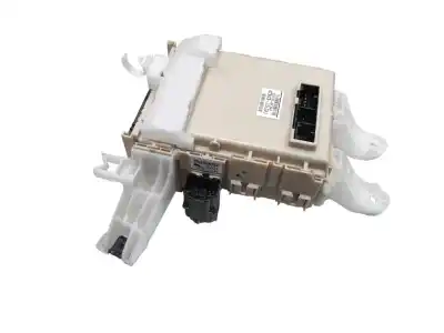 Pezzo di ricambio per auto di seconda mano SCATOLA RELÈ/FUSIBILI per TOYOTA VERSO (AUR2/ZGR2)  Riferimenti OEM IAM 827300F340  