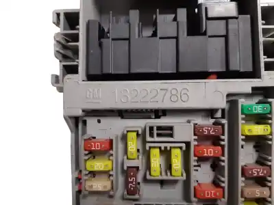 Peça sobressalente para automóvel em segunda mão caixa de fusíveis e relés por opel astra j (p10) 1.7 cdti (68) referências oem iam 13222786  