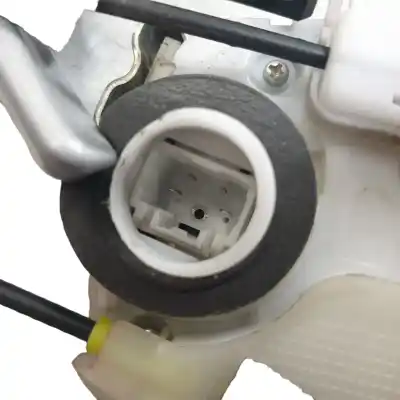Автозапчасти б/у замок задней левой двери за toyota prius (nhw30) plug-in hybrid advance ссылки oem iam 6906047070