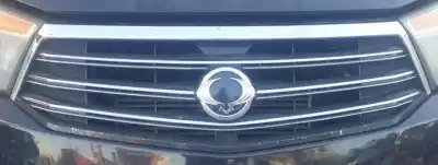 Автозапчасти б/у передняя решетка за ssangyong rodius xdi ссылки oem iam 7941021610