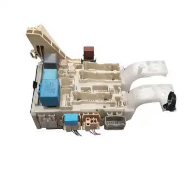 Автозапчасти б/у блок реле/предохранителей за toyota yaris (ncp1/nlp1/scp1) 1.4 d-4d linea luna ссылки oem iam 8273052700  