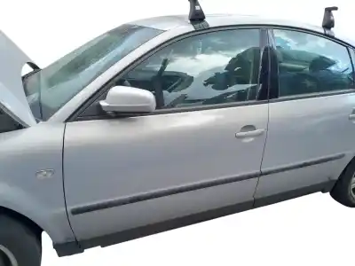 Pièce détachée automobile d'occasion PORTE AVANT GAUCHE pour VOLKSWAGEN PASSAT BERLINA (3B2)  Références OEM IAM 3B4831051BE  