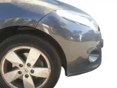 Recambio de automóvil de segunda mano de PARAGOLPES DELANTERO para RENAULT MEGANE III SPORT TOURER  referencias OEM IAM 620220035R  