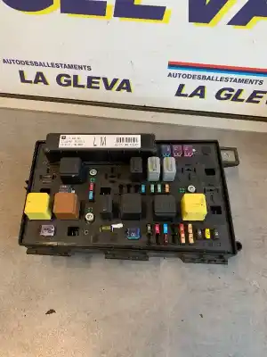Pièce détachée automobile d'occasion BOÎTES À FUSIBLES pour OPEL ASTRA H 4 PUERTAS DESDE 09/2008 HASTA 06/2010  Références OEM IAM 13268303  