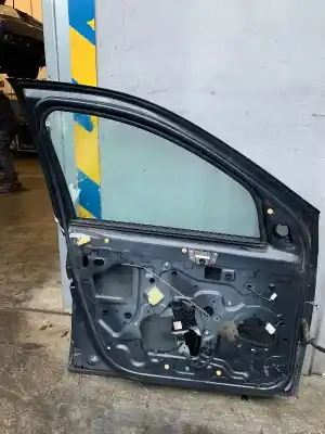 Second-hand car spare part left front door for dacia duster (hs_) 1.5 dci oem iam references 801019012r  