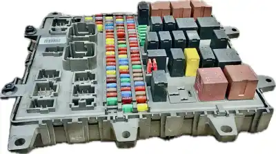 Peça sobressalente para automóvel em segunda mão caixa de fusíveis e relés por renault renault renault referências oem iam 529262f02 21714062