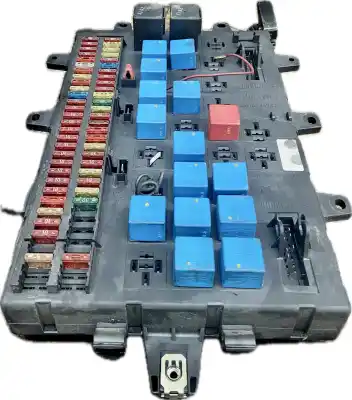Peça sobressalente para automóvel em segunda mão caixa de fusíveis e relés por renault renault renault referências oem iam 5010231782