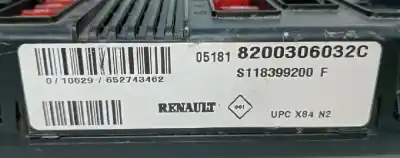 Pezzo di ricambio per auto di seconda mano scatola relè/fusibili per renault scenic ii authentique riferimenti oem iam 8200306032c  