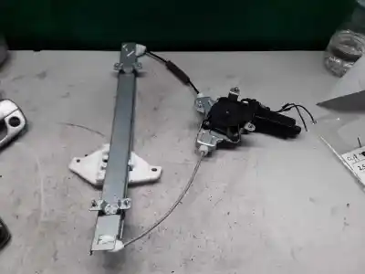Pezzo di ricambio per auto di seconda mano alzacristalli anteriore sinistro per hyundai accent (lc) gls riferimenti oem iam 8240325010