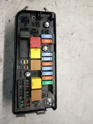 Peça sobressalente para automóvel em segunda mão caixa de fusíveis e relés por opel vectra c berlina club referências oem iam 13144709