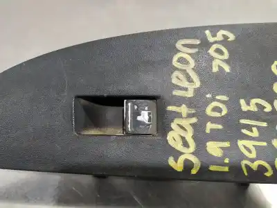 Peça sobressalente para automóvel em segunda mão botão / interruptor elevador vidro dianteiro direito por seat leon (1p1) reference referências oem iam 1p1867172