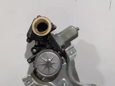 Pezzo di ricambio per auto di seconda mano ALZACRISTALLI ANTERIORE DESTRO per TOYOTA AURIS  Riferimenti OEM IAM 8570102010  N1.Z2.22.3.3