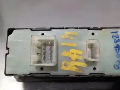 Peça sobressalente para automóvel em segunda mão botão / interruptor elevador vidro dianteiro esquerdo por chrysler 300 c 3.0 crd referências oem iam 04602781  n1.z1.16.17