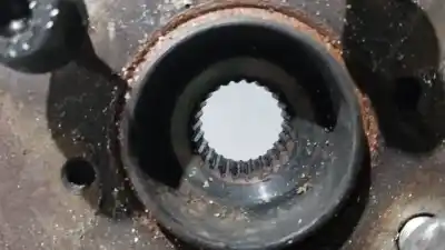 Автозапчасти б/у передняя левая кулачка за suzuki swift berlina (mz) gl ссылки oem iam 