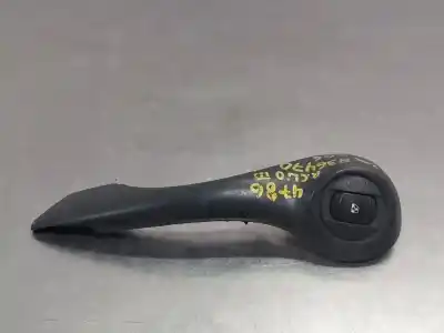 Peça sobressalente para automóvel em segunda mão botão / interruptor elevador vidro dianteiro direito por renault clio iii confort dynamique referências oem iam 8200316979