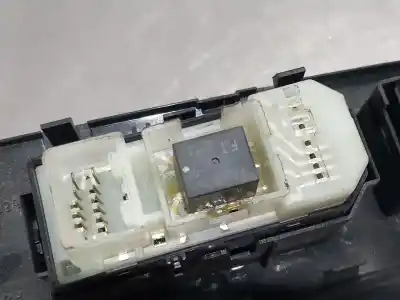 Автозапчастина б/у передній правий віконний вимикач для lexus is200 (ds2/is2) 220d посилання на oem iam 7423153090  n1.z1.18.3