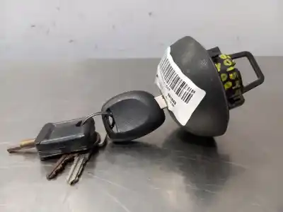 Автозапчасти б/у КРЫШКА БЕНЗОБАКА за RENAULT CLIO II FASE I (B/CBO)  ссылки OEM IAM 7700838826  MOSTRANDOR.16