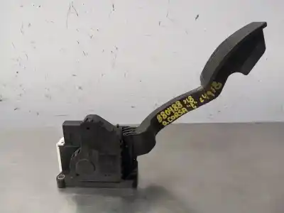 Second-hand car spare part accelerator pedal for opel corsa e selective oem iam references 13305804  n1.z2.3.7.2
