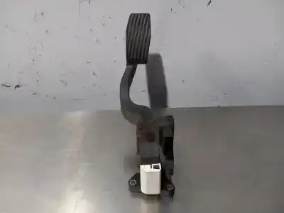 Second-hand car spare part accelerator pedal for opel corsa e selective oem iam references 13305804  n1.z2.3.7.2