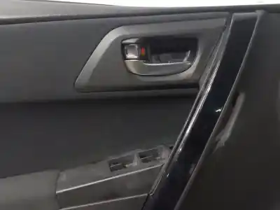 Peça sobressalente para automóvel em segunda mão forra / revestimento da porta dianteira esquerda por toyota auris hybrid active referências oem iam 6777802280