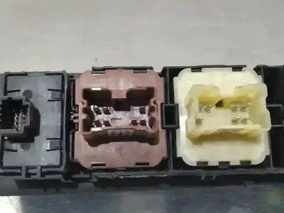 Автозапчасти б/у выключатель левого переднего окна за renault captur life ссылки oem iam 10132829  n1.z1.17.6