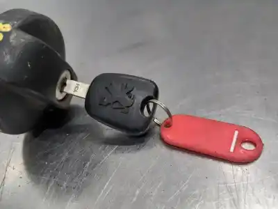 Pezzo di ricambio per auto di seconda mano tappo del serbatoio per peugeot 307 break / sw (s1) sw pack riferimenti oem iam   n2.z1.2.3