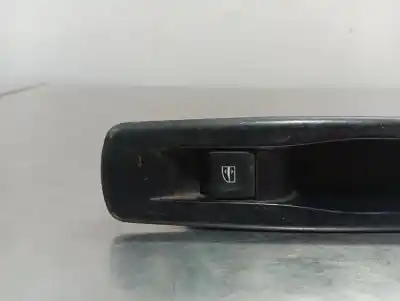 Peça sobressalente para automóvel em segunda mão BOTÃO / INTERRUPTOR ELEVADOR VIDRO TRASEIRO DIREITO por RENAULT SCENIC III  Referências OEM IAM 829500004R  N1.Z1.17.7