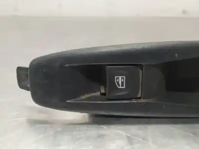 Peça sobressalente para automóvel em segunda mão botão / interruptor elevador vidro traseiro esquerdo por renault captur life referências oem iam 829614619r  n1.z1.17.7