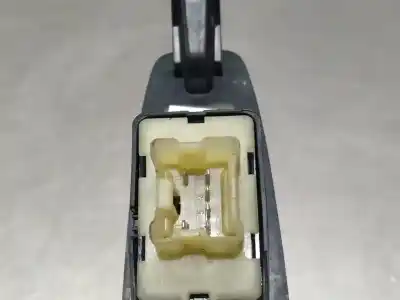 Peça sobressalente para automóvel em segunda mão botão / interruptor elevador vidro traseiro esquerdo por renault captur life referências oem iam 829614619r  n1.z1.17.7